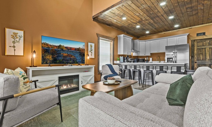 Stanton Casa | Modern Barndo Ample Parking Red River Hot Tub