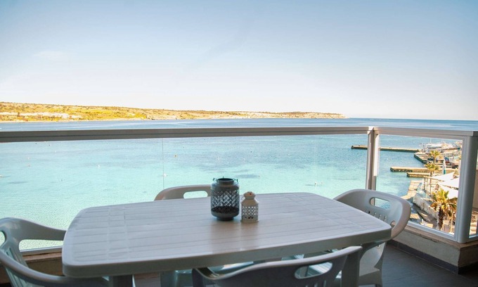 Għadira Apartamento | Modern Beach Apartment With Fantastic Sea Views