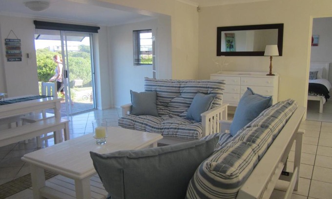 Cape Saint Francis Casa | Modern Beach Cottage