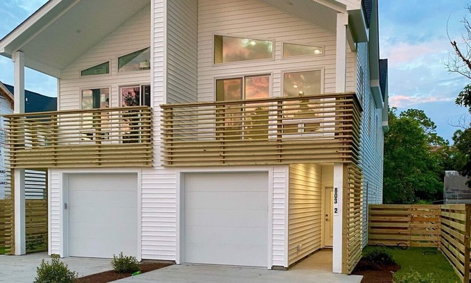 North Carolina Coast Casa | MODERN Beach Home! Dogs Welcome! 6 Passenger Golf Cart & Free Town of CB Parking