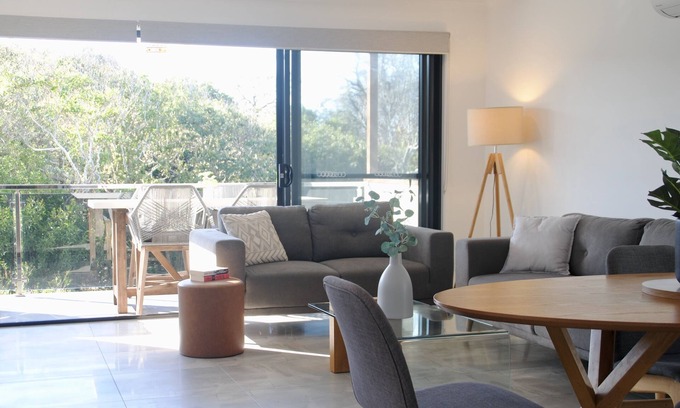 Marcoola Casa | Modern Beach House, Pet Friendly - Sunshine Coast