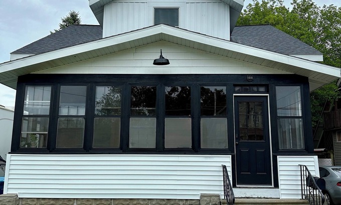 Grand Haven Casa | Modern Beach Retreat–Pet Friendly + Prime Location