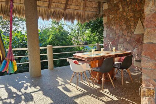 Tamarindos Villa | MODERN BEACH VILLA between La Punta & Zicatela