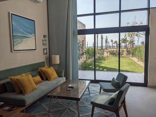 Soma Bay Chalet De Esquí | Modern Beachfront 1BR Loft with Garden in Somabay