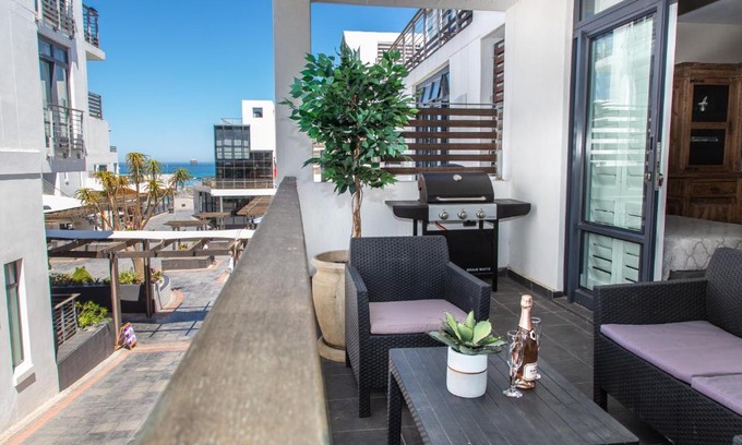 Big Bay Apartamento | Modern Beachfront 2 Bed Apartment 144 Eden on the Bay, Blouberg, Cape Town