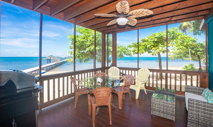 Roatan Casa | Modern Beachfront Casita with Dock and pool ON THE BEACH