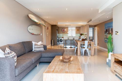Big Bay Apartamento | Modern Beachfront Eden on the Bay 210- 2 bedroom, 2 bathroom