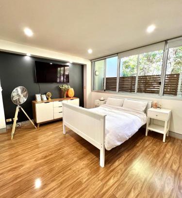 Bellevue Hill Casa | Modern Beachside Suite-Just Steps from Bondi Beach