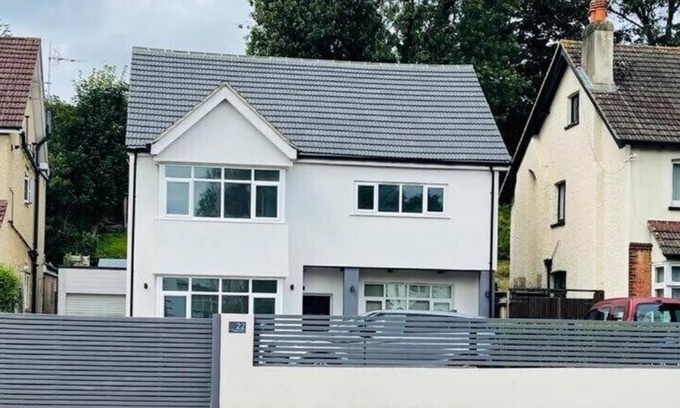Coulsdon West Casa | Modern Beautiful 5bed -Sleeps 11