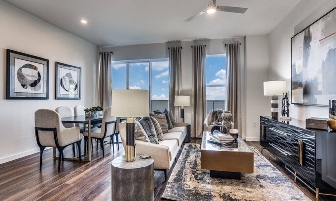 Dallas Apartamento | Modern Beautiful Crisp Clean Two Bedrm Apt Near Botanical Gardens