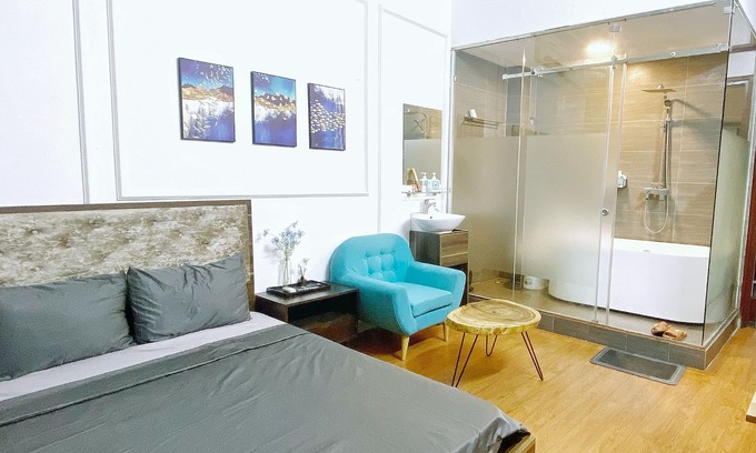 Van Mieu Casa | Modern bedrom in Liight Homstay Hanoi with Netflix, Kitchen, Washer & Dryer