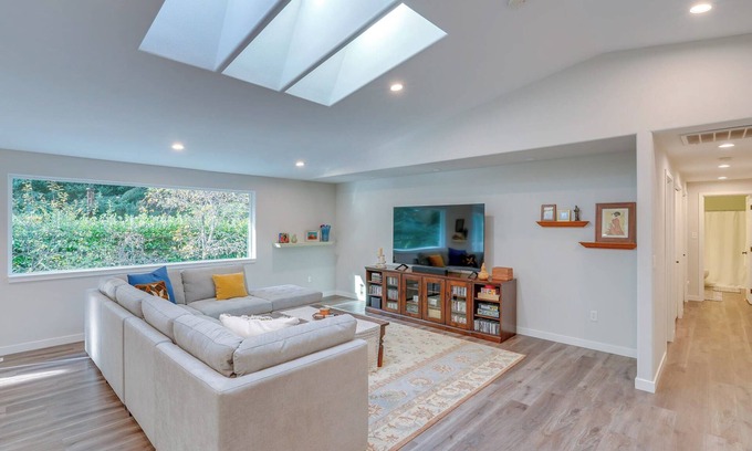 Sudden Valley Casa | Modern Bellingham home for work & play, beach access