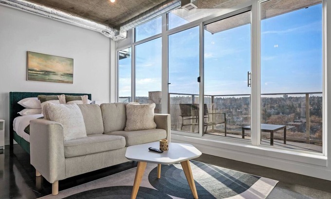 Connaught Apartamento | Modern Beltline Studio Balcony Views – Near 17th