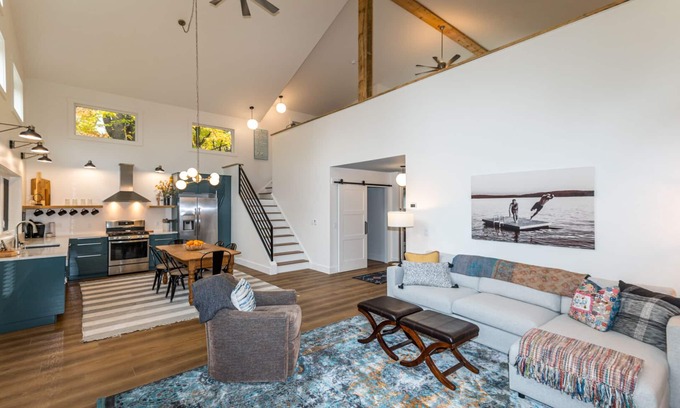 Otis Casa | Encantador nuevo Berkshires Cottage 🌲 chimenea, patio y W / D + 7 minutos a Otis Ridge