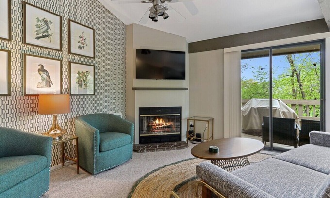 Fontana Condominio | Modern Birdhouse Condo at Abbey Springs w/Golf Cart* |Private Beach |Indoor/Outdoor Pool |Clubhouse