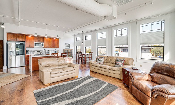 Blaine Condominio | Modern Blaine Condo Rental < 1 Mi to Boat Harbor!