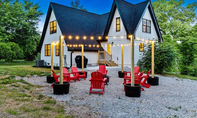 Crestwood Casa | MODERN BOURBON A FRAME, HOT TUB, FIREPIT, GAMES, CLOSE TO LOUISVILLE, SLEEPS 14