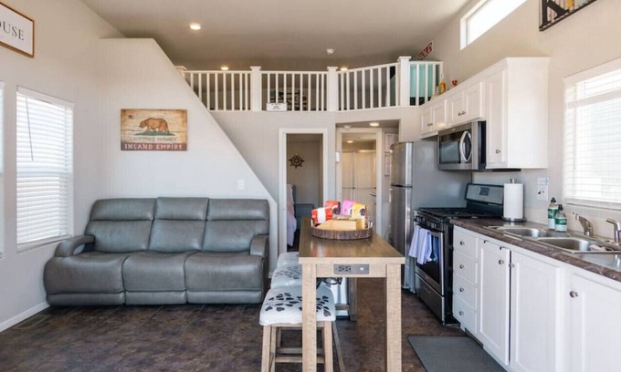 Ehrenberg Casa | Modern + Bright 1BR/1BA Tiny House on the River!