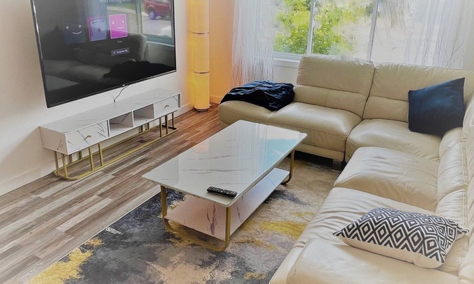 LaSalle Apartamento | Modern, Bright and Spacious with parking