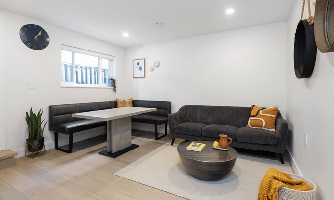 Burnaby Casa | Modern, Bright, Clean 2 Bedroom Suite - Great Location!