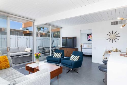Twin Palms Apartamento | Modern Bungalow in Historic Ocotillo Lodge!
