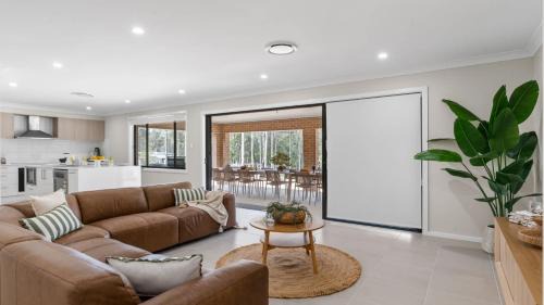 Tomerong Casa | Modern Bush Retreat- Brand New 5BR Tranquil Escape