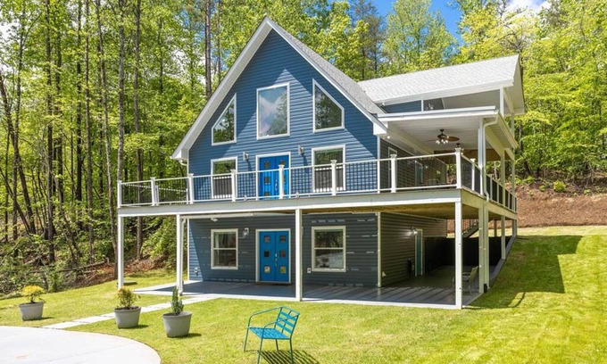 Westminster Casa | Modern Cabin on Lake Hartwell. Our newly cabin is perfect for your next getaway.
