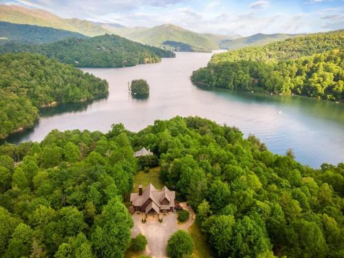 Topton Casa | Modern Cabin, Secluded, Views, Lake, Private Dock, WIFI