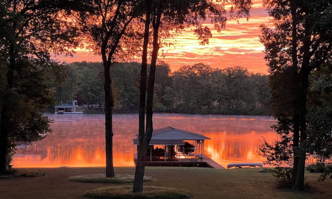 Littleton Cabina | MODERN CABIN, UNBEATABLE LOCATION ON LAKE GASTON- LIZARD CABIN