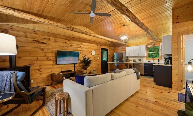 Rockbridge Cabina | Modern Cabin w/ Trail to Waterfall/Cave/Cliff (FV)