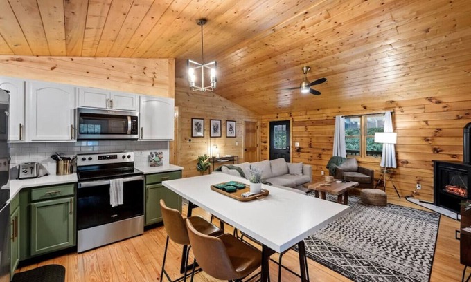 Rockbridge Cabina | Modern Cabin w/ Trail to Waterfall/Cave/Cliff (TF)