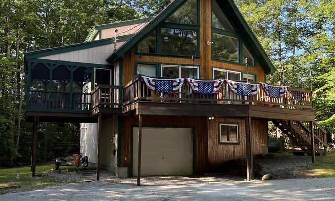 Moultonborough Cabina | Modern cabin with Central AC in Moultonborough, access to Lake Winnipesaukee.