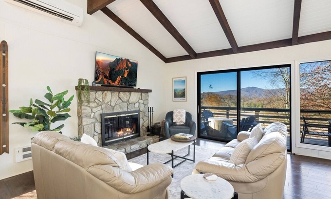 Sugar Mountain Cabina | Modern Cabin with Mountain Views