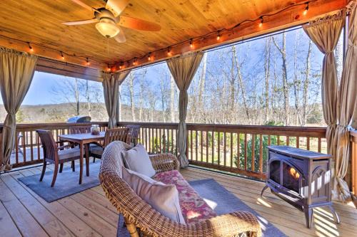Tuckasegee Casa | Modern Cabin with Deck, Grill and Chinquapin Amenities