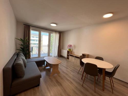 Ujlipotvaros Apartamento | Modern cabin with garage