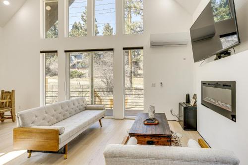 Big Bear Casa | Modern Cabin with Hot Tub 5 Mi to Big Bear Lake!
