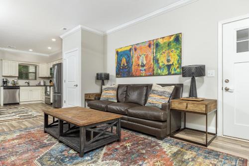 Townsend Casa | Modern Cades Cove Condo w Community Pool