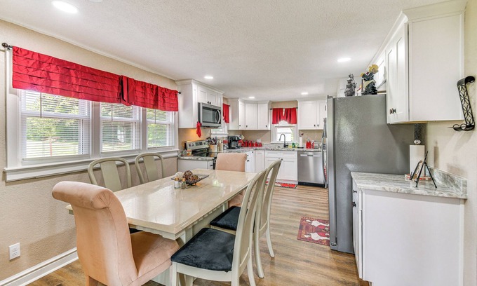 Cape Charles Casa | Modern Cape Charles Home: 1 Mi to Kiptopeke Beach!