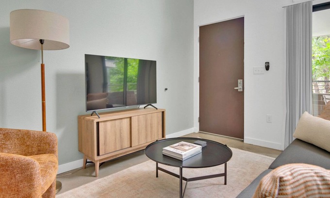 Capitol Hill Apartamento | Modern Capitol Hill 1BR w/ Patio & W/D, nr Governor's Park, by Blueground