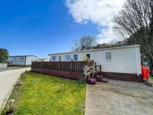 Corton Otro | Modern Caravan With Decking At Azure Seas Along The Suffolk Coast Ref 32065Az