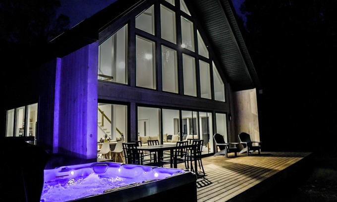 Narrowsburg Casa | Modern Catskills Hideaway w/ Hot Tub, Firepit, and BBQ Grill