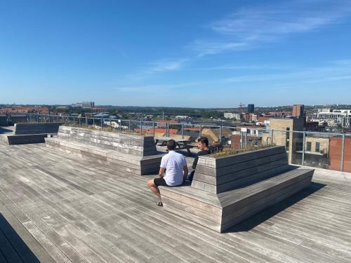 Midtbyen Apartamento | Modern Central Apt with Rooftop, Privat Balcony, & Free Parking,next to Aarhus Attractions