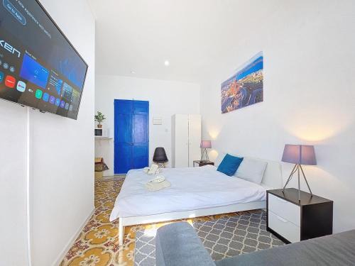 Floriana Apartamento | Modern Central Studio Suit by MIVE