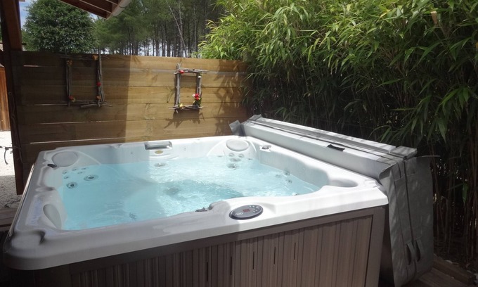 Vielle-Saint-Girons Chalet De Esquí | Chalet moderno y acogedor jacuzzi privado, tranquilo frente al bosque, cerca del lago y el océano.