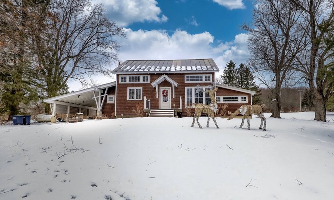 Ellicottville Chalet De Esquí | Modern Chalet, 2 Acre lot, HOT TUB and NEW OUTDOOR FIREPIT
