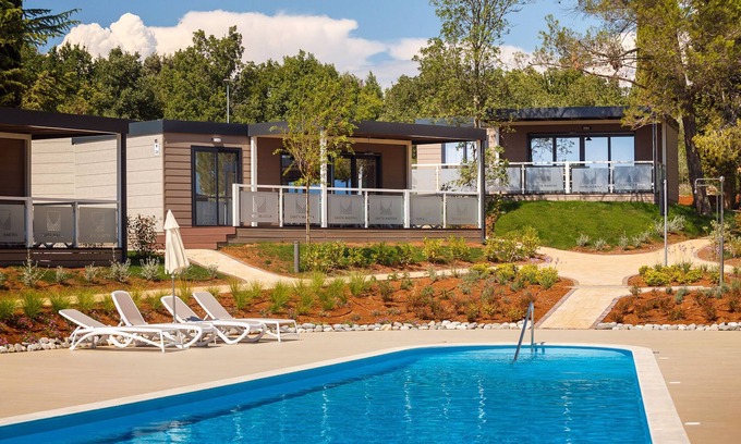 Vabriga Chalet De Esquí | Moderno chalet con 2 cuartos de baño y un porche, a 11 km de Porec