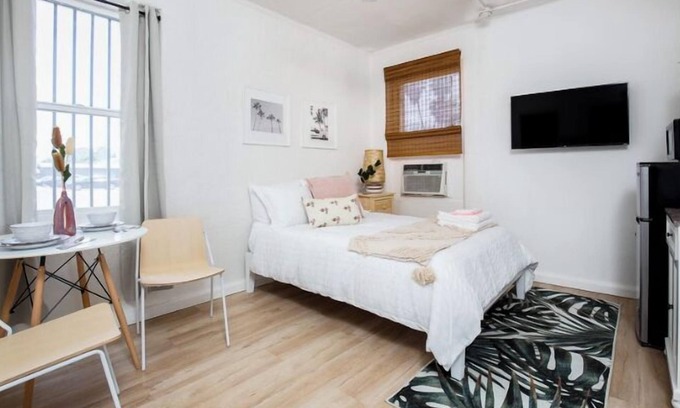 Rampart Village Apartamento | Modern Charm Studio in DTLA for 2!