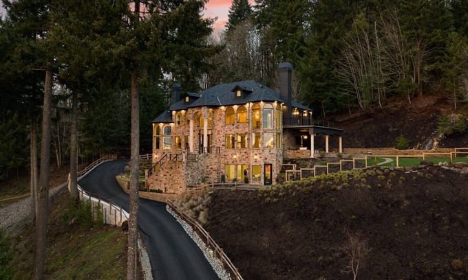 Washougal Casa | Modern Chateau on private hillside with breathtaking views of the Columbia River