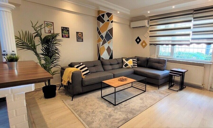 Avcilar Apartamento | The apartment is spacious and naturally lighted on the Ground floor