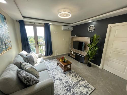 Eden Gardens Apartamento | Modern Chic Apartment Suite With Pool & Ocean View